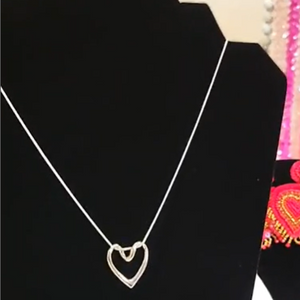 necklace - heartpendant