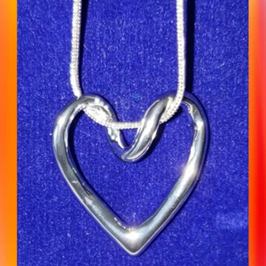 necklace - heartpendant