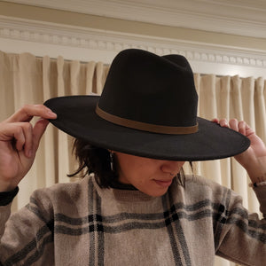 Hat-wide brim Black hat